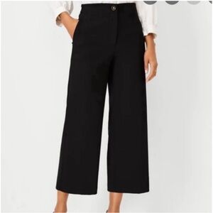 Elegant Black Wide-Leg Pants Size 6
